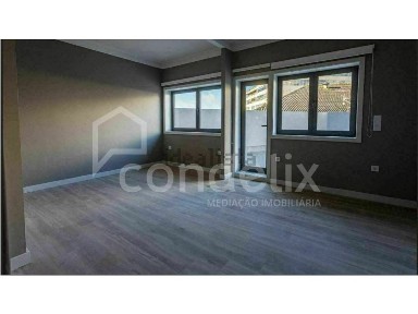 Arrendamento de apartamento T3 na Rua do Barão de Forrester, 713