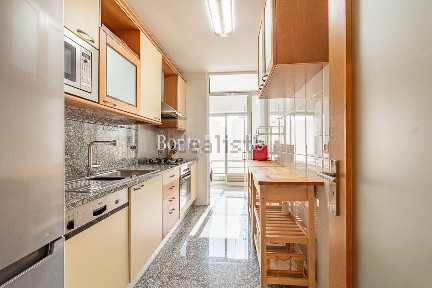 Arrendamento de apartamento T2 na Praça Artur Santos Silva