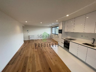 Arrendamento de apartamento T1 na Rua Padre António da Silva Martins, 261