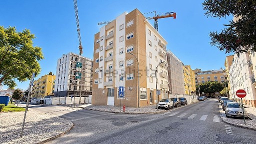 Apartamento T2 à venda na Rua Madalena Claro