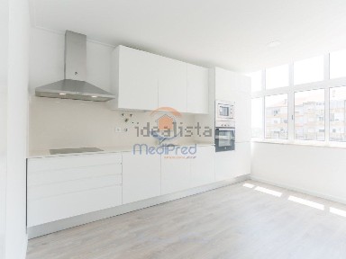 Apartamento T3 à venda na Rua Voz do Operário