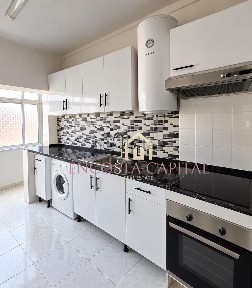 Apartamento T2 à venda na Rua Abreu Moreira, 5
