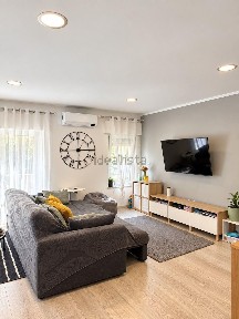 Apartamento T4 à venda na Rua Francisco Sá Carneiro, 25
