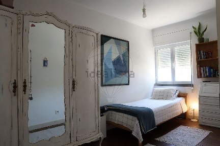 Apartamento T3 à venda na Rua da Resistência ao Fascismo