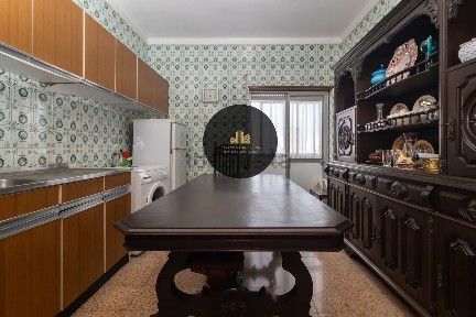 Apartamento T2 à venda na Avenida Alexandre Herculano