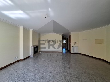 Duplex à venda na Rua dos Bairros
