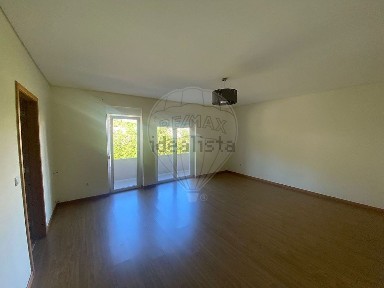 Apartamento T3 à venda na Rua da Trivima, 1