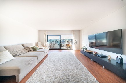 Apartamento T3 à venda na Rua de Gouveia, 282