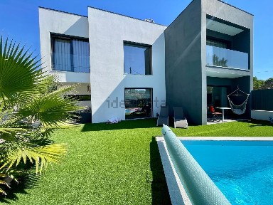 Moradia independente à venda na Lagoa de Albufeira