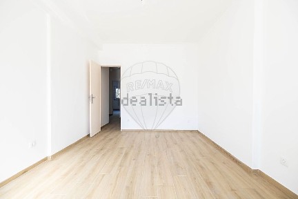 Arrendamento de apartamento T2 na Rua Raúl Brandão
