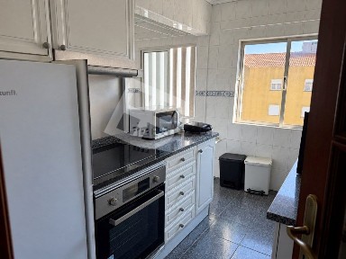 Arrendamento de apartamento T3 na Universidade - Mário Sacramento - Santiago