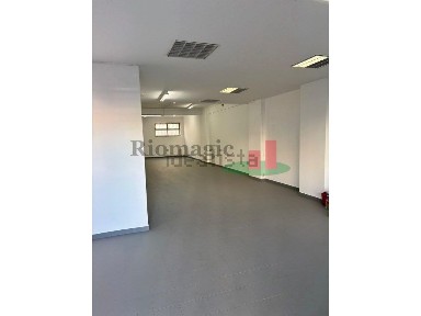 Espaço comercial à venda na Praça José Afonso, 2