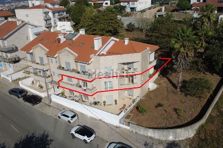 Apartamento T3 à venda na Rua Capitão Pereirinha, 95