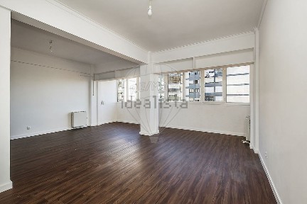 Apartamento T3 à venda na Rua Actor José Pinheiro Amaro