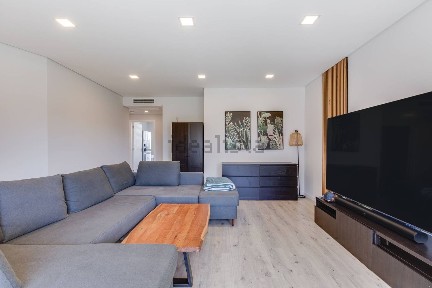 Apartamento T3 à venda na Rua Ernesto Veiga de Oliveira, 22
