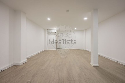 Arrendamento de espaço comercial na Avenida 25 de Abril