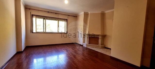 Arrendamento de apartamento T2 na Alameda Dom Pedro V