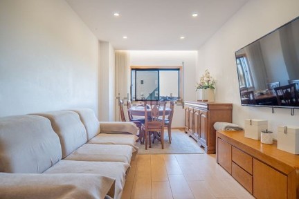 Apartamento T3 à venda na Rua Arq. Gonçalo Artur Cruz