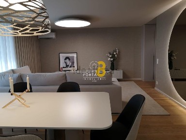 Duplex à venda na Rua de Chãs s/n