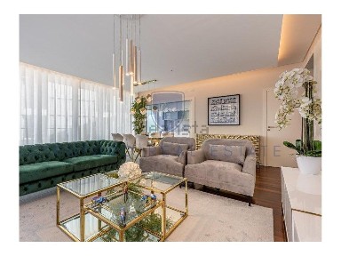 Apartamento T3 à venda na Rua Doutor Brito Câmara