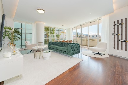 Apartamento T4 à venda na Rua Doutor Brito Câmara, 109