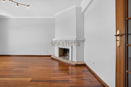 Arrendamento de apartamento T2 na Rua Cid. de São Salvador, 17