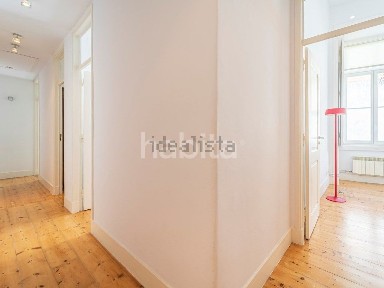 Arrendamento de apartamento T2 na Rua do Barão, 16 a