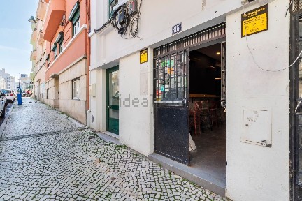 Arrendamento de espaço comercial na Rua Barão de Sabrosa