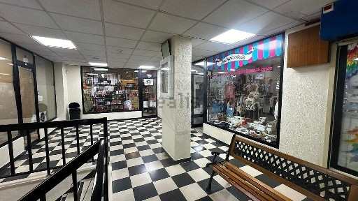 Espaço comercial à venda na Rua Abel Manta