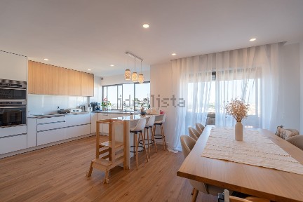 Apartamento T3 à venda na Rua Lapa de Castro, 3