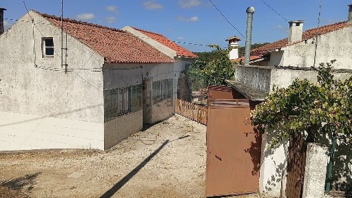 Moradia independente à venda no Carvalhal