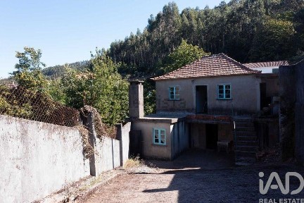 Moradia independente à venda em Vila Nova