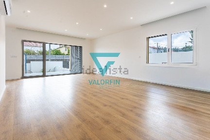 Apartamento T3 à venda em Parceiros e Azoia