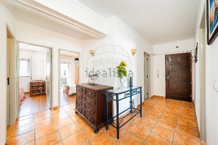 Apartamento T3 à venda na Rua Miguel Franco