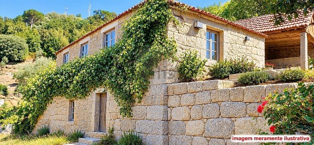 Quinta à venda em Oliveira