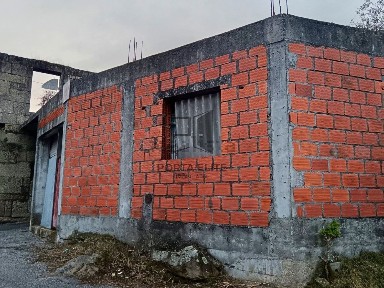 Moradia em banda à venda em Silgueiros