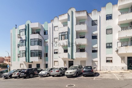 Apartamento T2 à venda na Praceta Armando Martins