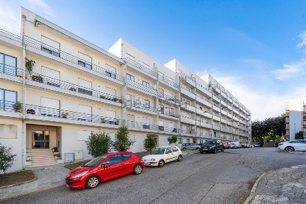 Arrendamento de apartamento T3 na Rua João Pereira Neto, 8