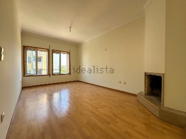Arrendamento de apartamento T1 na Rua Padre Zeferino José Sampaio