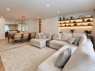 Apartamento T3 à venda na Rua Virgínia Campos, 40