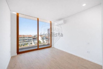 Apartamento T2 à venda na Rua 25 de Abril