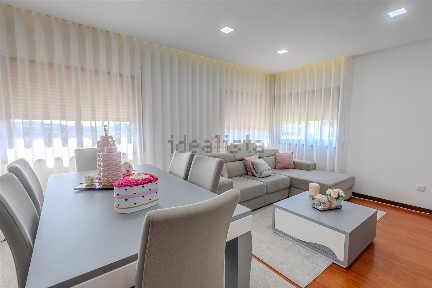 Apartamento T3 à venda na Rua António Carneiro, 49