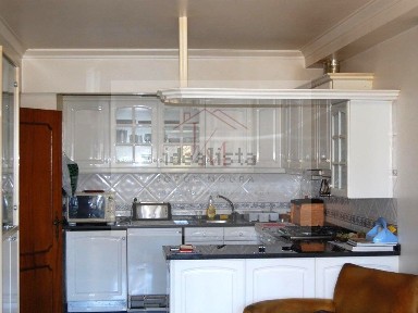 Apartamento T1 à venda na Rua de Santa Bárbara
