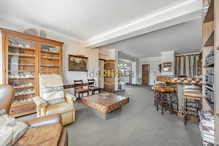 Apartamento T3 à venda no Largo Costa Ferreira