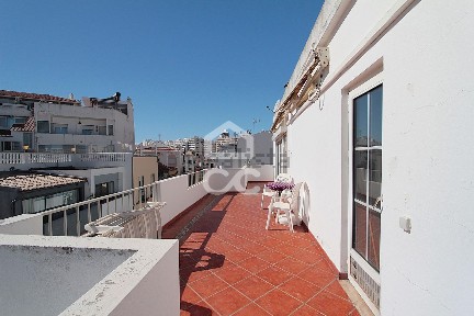 Apartamento T1 à venda na Rua Doutor Martinho Simões