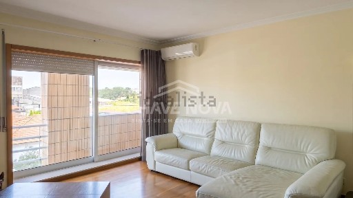 Apartamento T3 à venda na Avenida António Coelho Moreira, 189