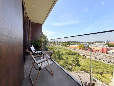 Apartamento T3 à venda na Rua Manuel da Rocha Páris