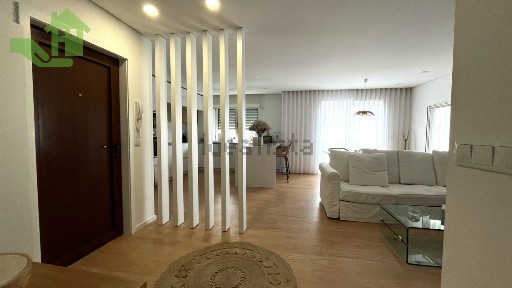 Apartamento T3 à venda na Praça Luís de Camões