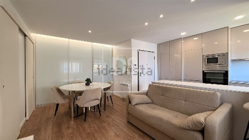 Apartamento T1 à venda na Avenida Repatriamento dos Poveiros, 505
