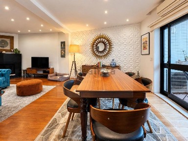 Apartamento T3 à venda na Rua Engenheiro Adelino Amaro da Costa, 124